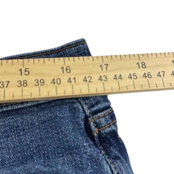 GAP Shorts Denim Mid-Rise Women's Size 31 - Picture 3 of 7